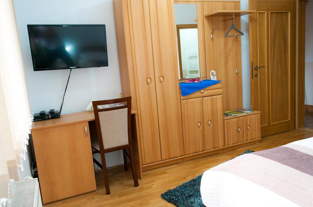 Hotel Penzion Pod Brezinou à Trenčín Extérieur photo